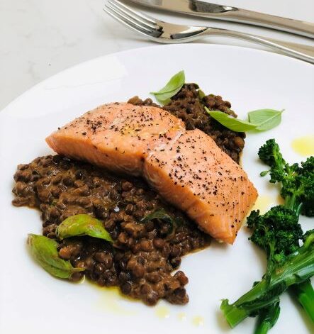 Healthy baked salmon with green lentils and steamed broccoli – Nutritionist Malta recipe